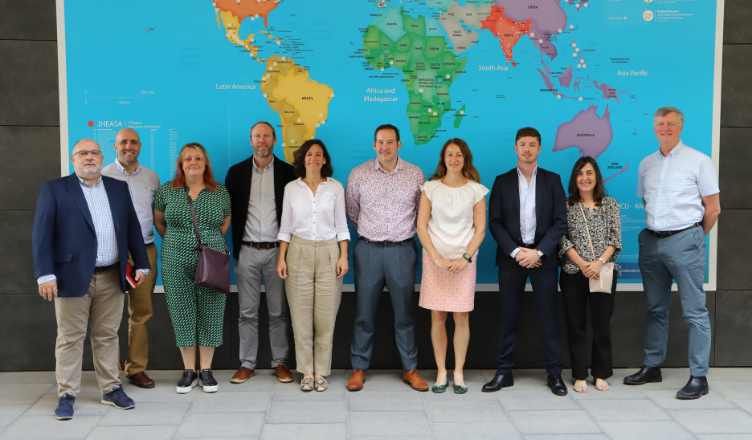 Loyola Idiomas ha crecido en el número de candidatos presentados a los exámenes de Cambridge Loyola Idiomas recibe a representantes de Cambridge para mostrarles su crecimiento en la evaluación de inglés