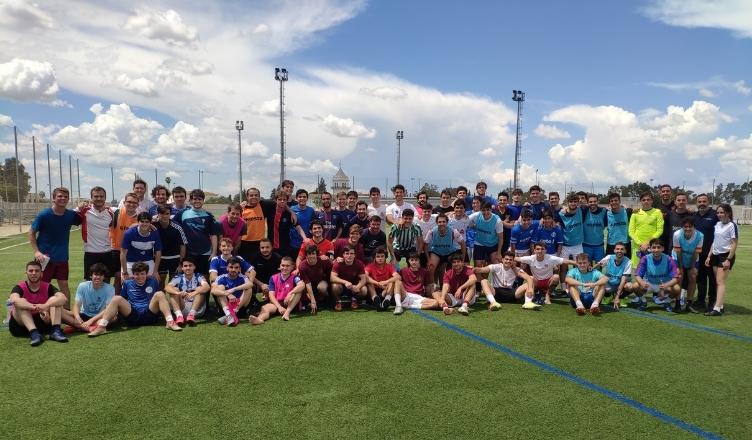 El Trofeo Rector es una competición en la que participa la comunidad universitaria de Loyola El Trofeo Rector es una competición interna organizada por el Servicio de Deportes de Loyola