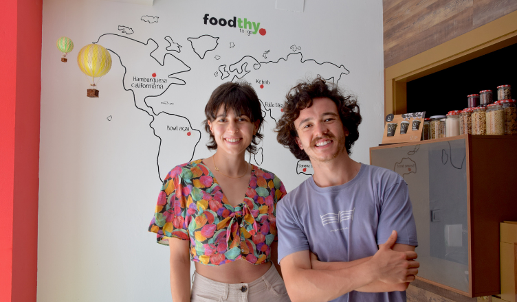 Rafael Aguayo y Amaya Ariza, dos estudiantes de la Universidad Loyola, crean el proyecto de comida fit ‘Foodthy To Go’ 