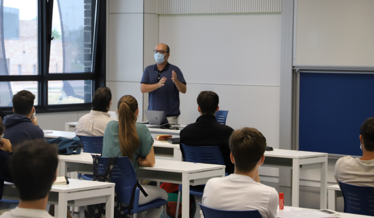 Iván Martínez Lacámara, profesor del grado propio en Creación y Producción Musical