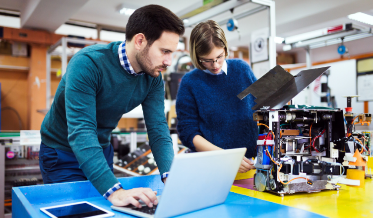El programa “Summer in Company” conecta a alumnos de la Escuela de Ingeniería con empresas sevillanas líderes en el sector 