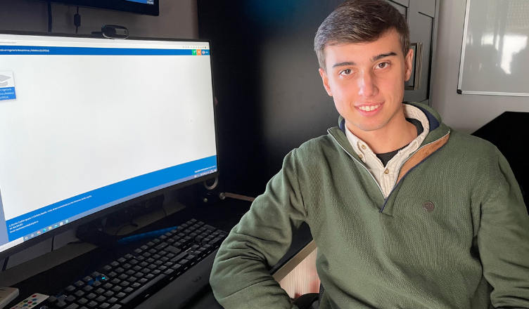 Iván Vilariño estudia ingeniería en la Universidad Loyola Iván Vilariño, estudiante del grado en Ingeniería Mecatrónica y Robótica