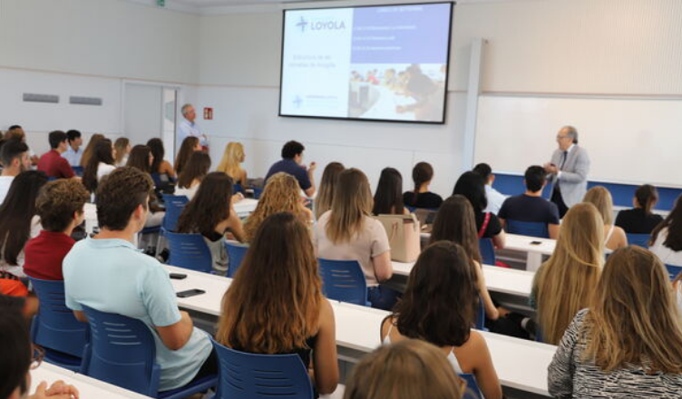 La Universidad Loyola inicia un pionero programa de "mentoring" para sus alumnas de Derecho