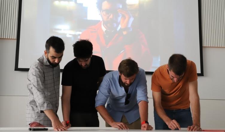 Proyecto de innovación docente con un escape room educativo para estudiantes de comunicación y educación Escape Room educativo para estudiantes de Loyola