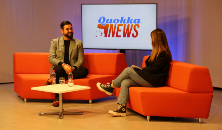 Estudiantes del Grado en Comunicación producen y realizan para Quokka News una entrevista con el humorista Manu Sánchez