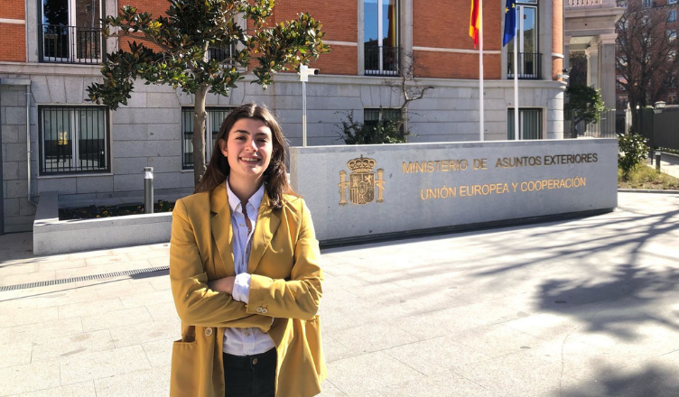 Marina Mora, estudiante de Relaciones Internacionales y Comunicación