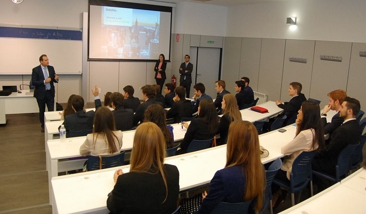 Estudiar un grado universitario en la Universidad Loyola Andalucía