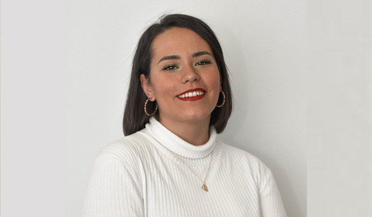 Ana Espinar: “El máster y el diploma proporcionan los conocimientos necesarios para poder sumergirte y enamorarte todavía más de la comunicación”