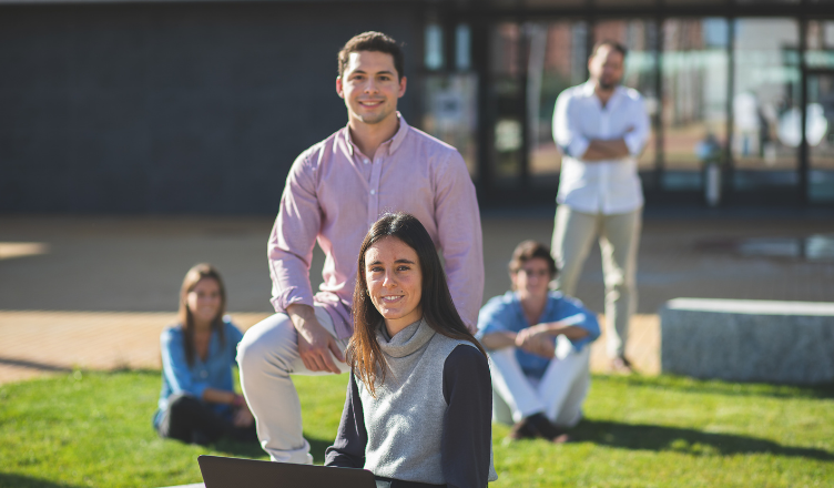 La Universidad Loyola concederá hasta 400 premios a la excelencia académica para acceder a los estudios de máster