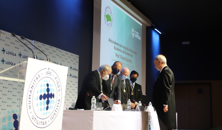 La Universidad Loyola acoge el acto solemne de ingreso en la Academia Andaluza de Ciencia Regional del catedrático de economía Ferran Sancho