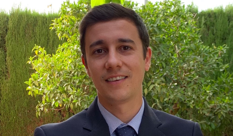 “En el máster nos enseñan las dos caras de la moneda al combinar el aprendizaje puramente teórico con la aplicación práctica de lo aprendido”