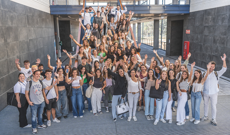 Los estudiantes de Enfermería inician las clases en las sedes de Córdoba y Sevilla de la Universidad Loyola