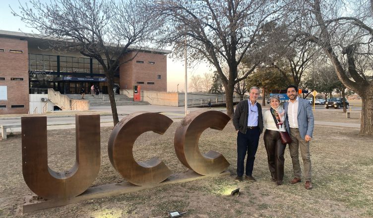 La coordinadora del Programa de Doctorado en Teología, Junkal Guevara, estrecha lazos con la Universidad Católica de Córdoba en Argentina