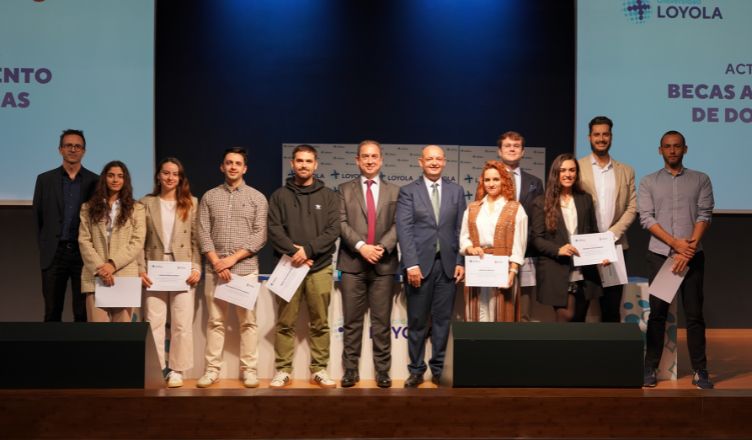 El Ayuntamiento de Dos Hermanas concede 18 becas a jóvenes nazarenos para cursar un máster en la Universidad Loyola