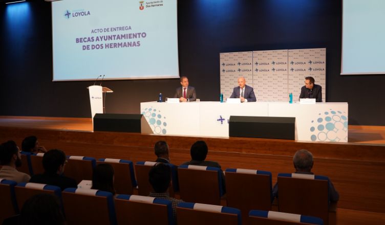 PARTICIPANTES ENTREGA BECAS DOS HERMANAS