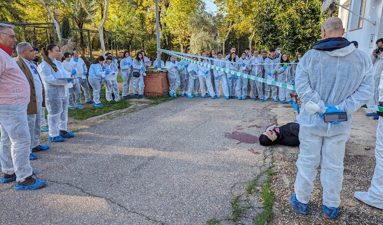 Estudiantes del Grado en Criminología  participan en una práctica sobre investigación y reconstrucción de la escena del crimen