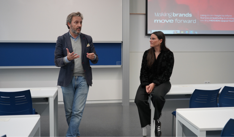 Lucia Presencio en clase con Jose Antonio Muniz