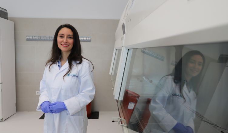 Una científica de la Universidad Loyola premiada por su investigación en la detección de marcadores tumorales en fluidos biológicos
