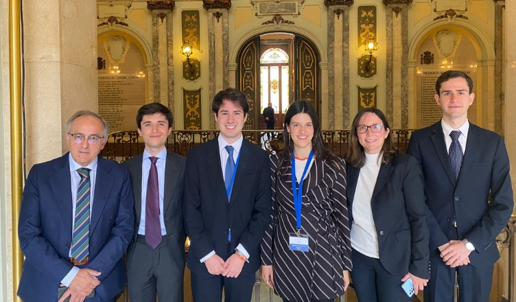 Alumnos de Derecho, en la fase final del II Moot Court celebrada en Madrid