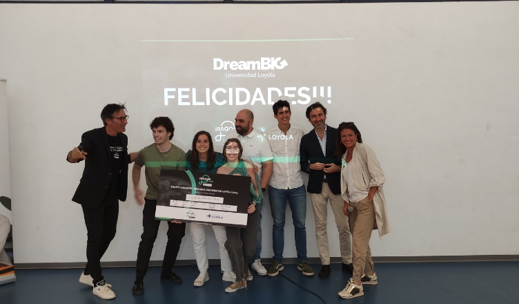 Tres estudiantes ganan el DreamBig Challenge con su proyecto 'Hilando', una aplicación para darle una nueva vida a prendas de ropa