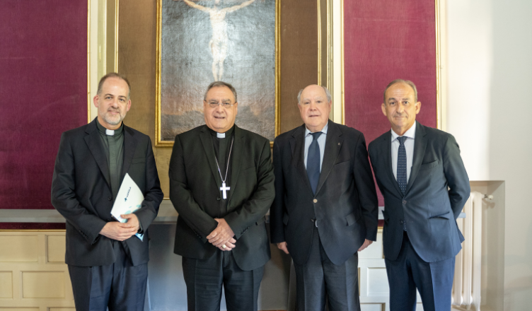 Encuentro con el Arzobispo de Granada para establecer vías de colaboración