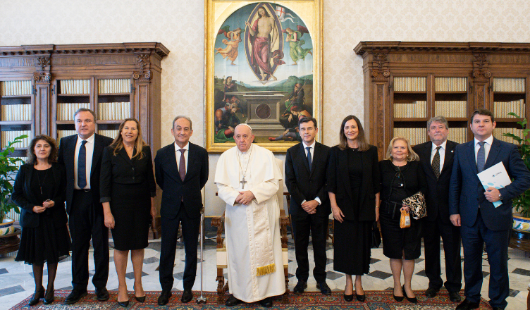 El Papa Francisco recibe en audiencia privada al equipo rectoral de la Universidad