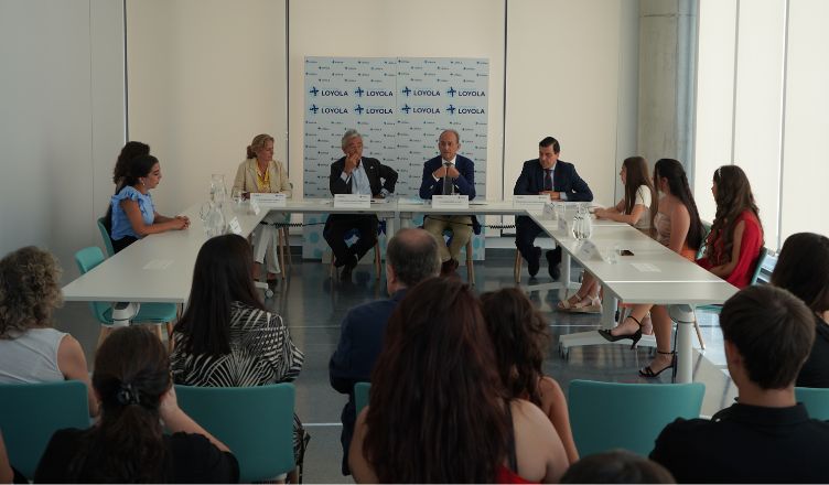 acto entrega becas loyola alala