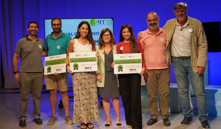 Una investigación sobre las consecuencias en el rendimiento académico del uso no saludable de dispositivos electrónicos gana el concurso 3 Minute Thesis en la Universidad Loyola