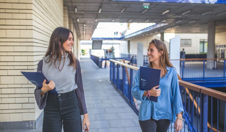 La Universidad Loyola apuesta por el cuidado integral del paciente con dos nuevos másteres en las áreas de Salud y Psicología