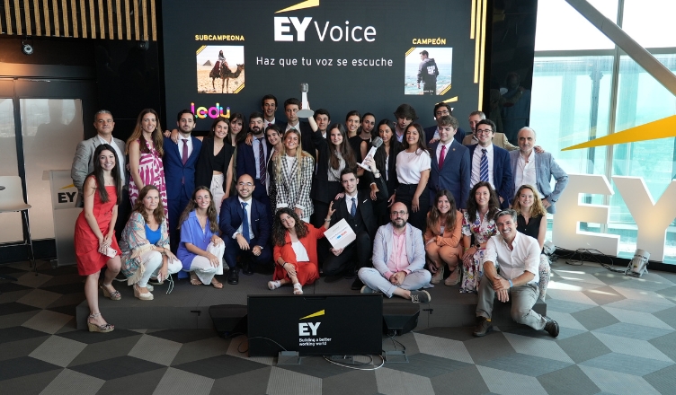 La experiencia de Manuel Mora y Lucía Rivas en EY Voice: siete días de inmersión para potenciar sus habilidades comunicativas