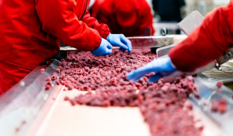 El doctorando de la Universidad Loyola José Ignacio Clemente, finalista del concurso nacional #Hilotesis por su estudio sobre desperdicio en la industria alimentaria