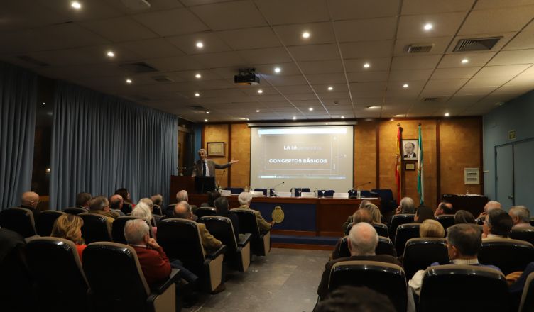 El Vicerrector de Docencia e Internacionalización de la Universidad Loyola, el profesor Javier Nó, ha asistido a la sesión científica sobre “Inteligencia Artificial en Medicina” en el Colegio de Médicos de Sevilla