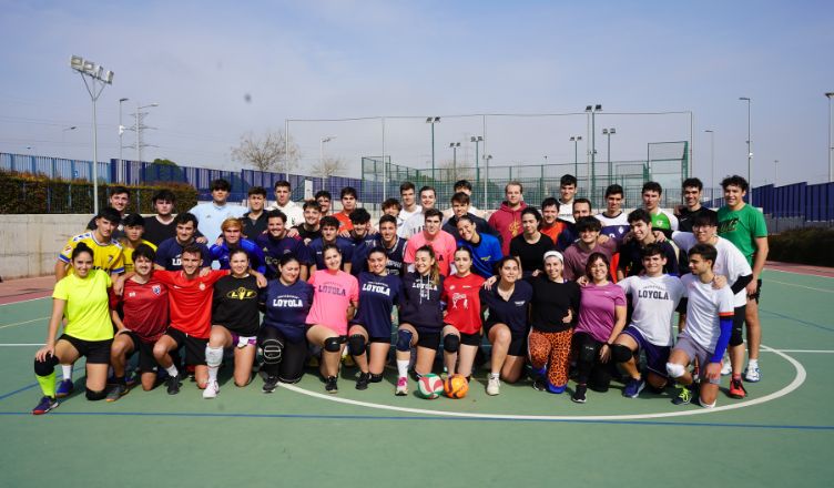 El campus de la Universidad Loyola en Sevilla acoge un entrenamiento Intercampus promocionado por el Servicio de Deportes