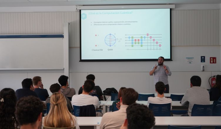 “La demanda de talento en Inteligencia Artificial hace que sea tremendamente atractivo para los estudiantes el apostar por este itinerario profesional”