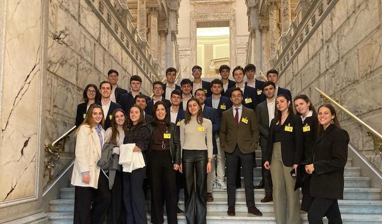  Estudiantes de la Universidad Loyola exploran el mundo financiero en su visita al Banco de España 