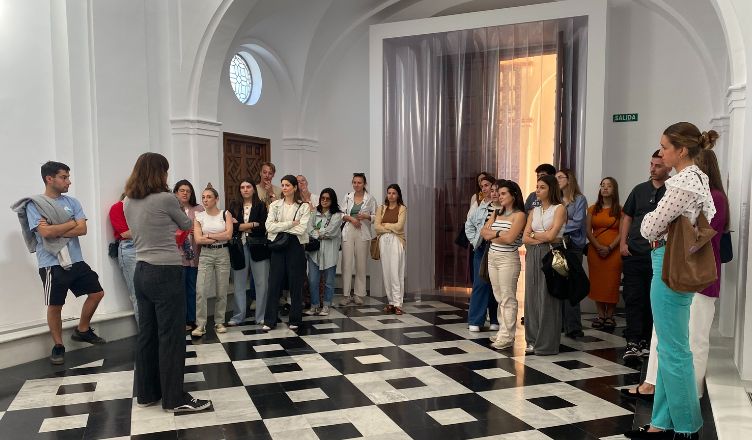 El Grado de Educación del Campus de Sevilla realiza una visita didáctica al CAAC