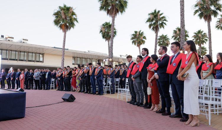 Más de 300 estudiantes de Máster se gradúan en la Universidad Loyola 