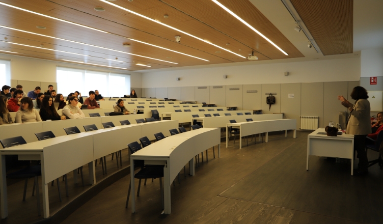 mujer empresa universidad loyola 3