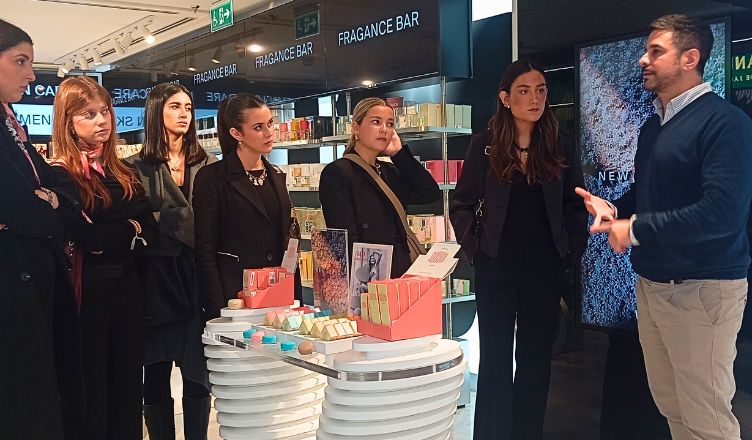 Las alumnas del Master in Management: Empresas de Moda de la Universidad Loyola exploran el sector en Madrid