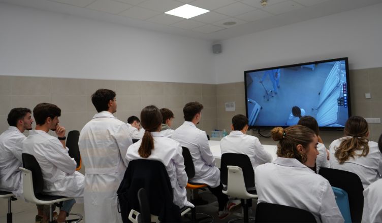 La Universidad Loyola impulsa la innovación docente con simulaciones clínicas protagonizadas por actores por segundo año consecutivo