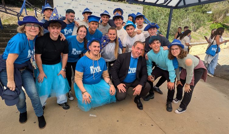 La Universidad Loyola celebra el Día Azul y reconoce a estudiantes, profesores y personal de la institución