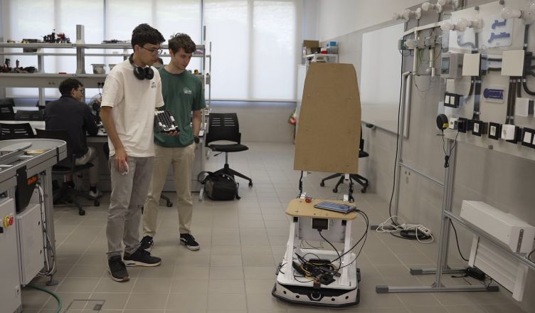 Vuelve SocialTech Challenge y este año nuestro campus de Sevilla es la sede de la competición