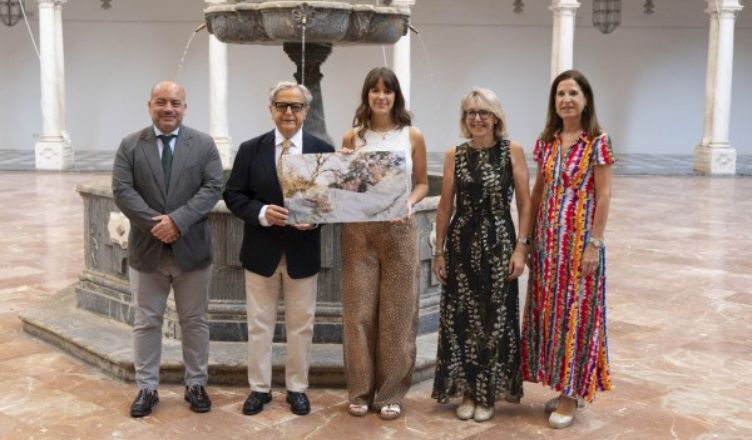 De izquierda a derecha: Gabriel Duque, diputado de Cultura; Salvador Fuentes, presidente de la Diputación de Córdoba; la artista cordobesa Ana López; Rosa Melero, Servicio de Cultura de la Universidad Loyola y Pilar Gracia, gerente de la Fundación Botí. La Diputación de Córdoba incorpora a sus fondos la obra de Ana López, premiada en el Certamen de Artistas Emergentes de la Universidad Loyola