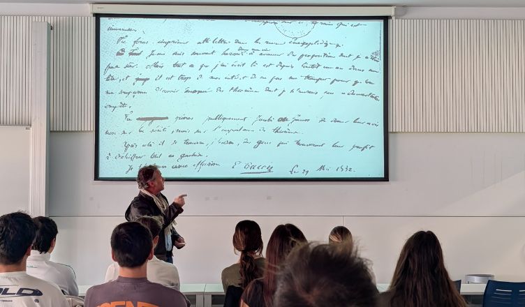 Las matemáticas cobran vida en Loyola con la conferencia “Simetrías, Galois y pistolas”