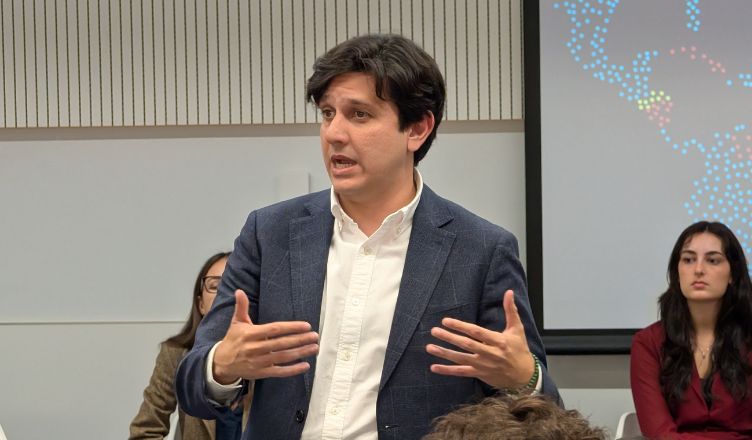 La Universidad Loyola analiza los desafíos del autoritarismo en Iberoamérica con la presentación del Tyranny Tracker tirania2
