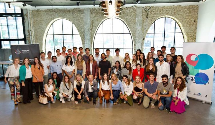 Los alumnos de los Master in Management participan en la competición de la Fundación Human Age Institute como parte de sus Assessments finales