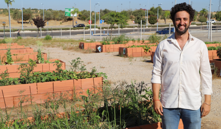Juan Romero González: "Los huertos comunitarios son un proyecto que pretende ver los frutos más en las personas que en la propia cosecha"